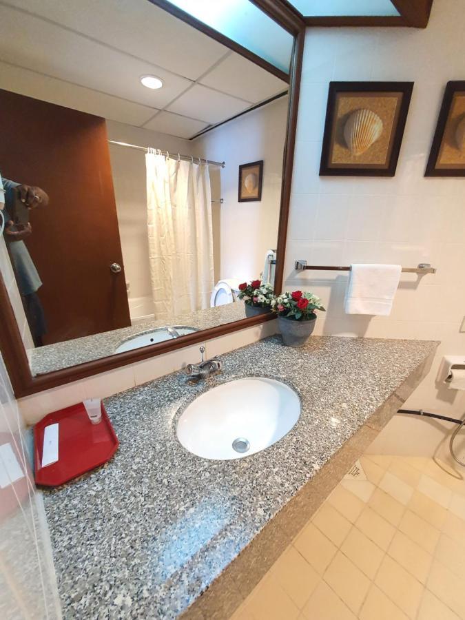Seaview Deluxe Studio Couples Room S Tanjung Bungah (Penang) Exterior foto