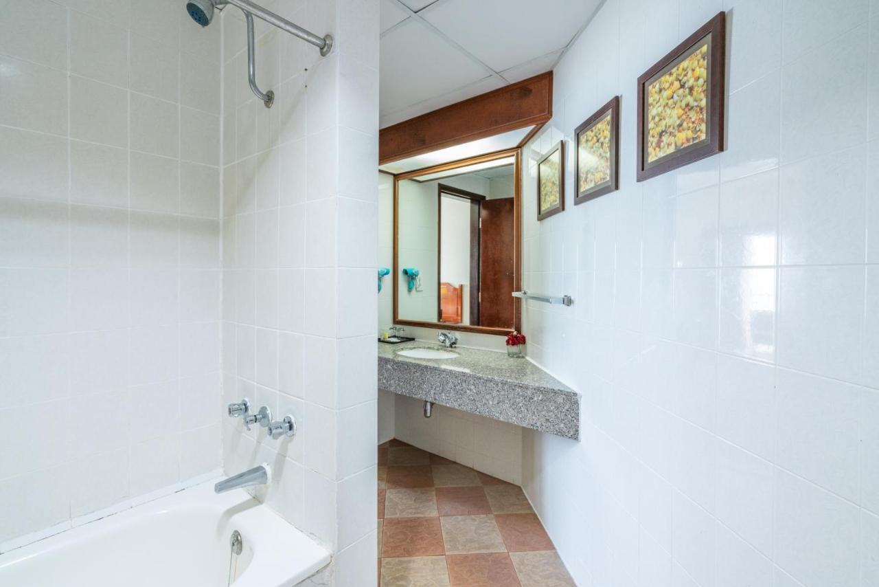 Seaview Deluxe Studio Couples Room S Tanjung Bungah (Penang) Exterior foto